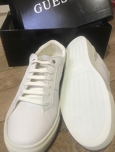 Skechers Guess