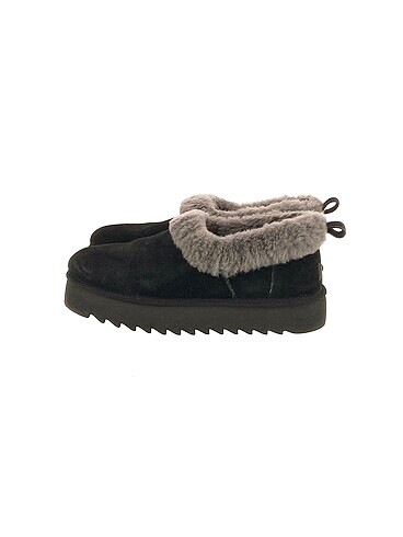 Ugg Bot %70 İndirimli.