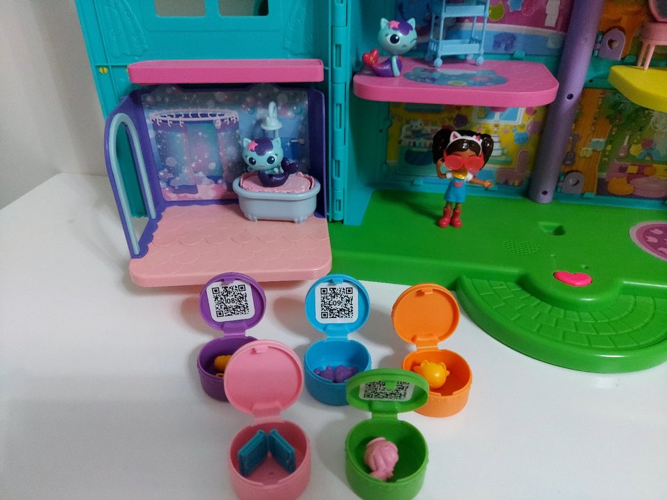 Gabby'nin Festival Evi (Gabby's Celebration Doll House) - Görsel 4