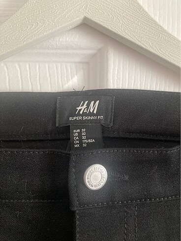 H&M H&M Marka Siyah Slim Fit 32 Beden YENİ!