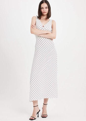 Çizgili V Yaka Uzun Askılı Elbise - Görsel 6