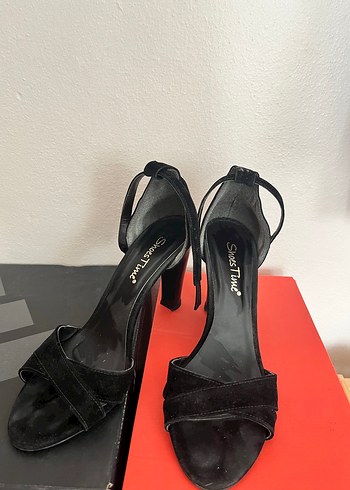 Kemerli Siyah Topuklu Kadın Ayakkabı - Görsel 3