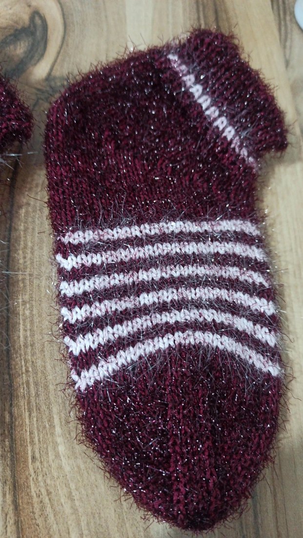 Bordo ve Gri Çizgili kadın örgü hanım çorabı - Görsel 3