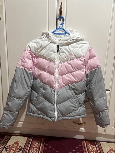 Nike mont