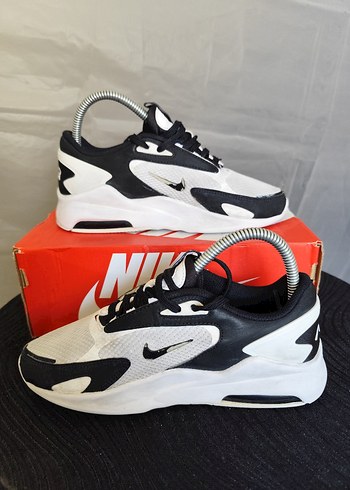 37,5 Beden Nike Beyaz Siyah Spor Ayakkabı