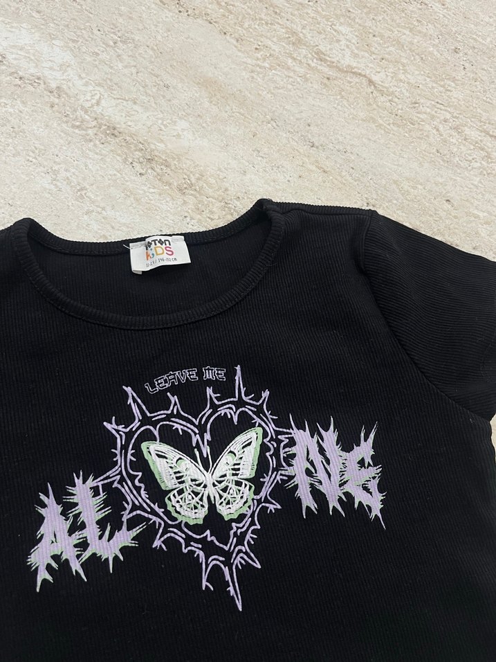 Kelebek Baskılı Siyah Kısa Kollu Tişört - Görsel 2