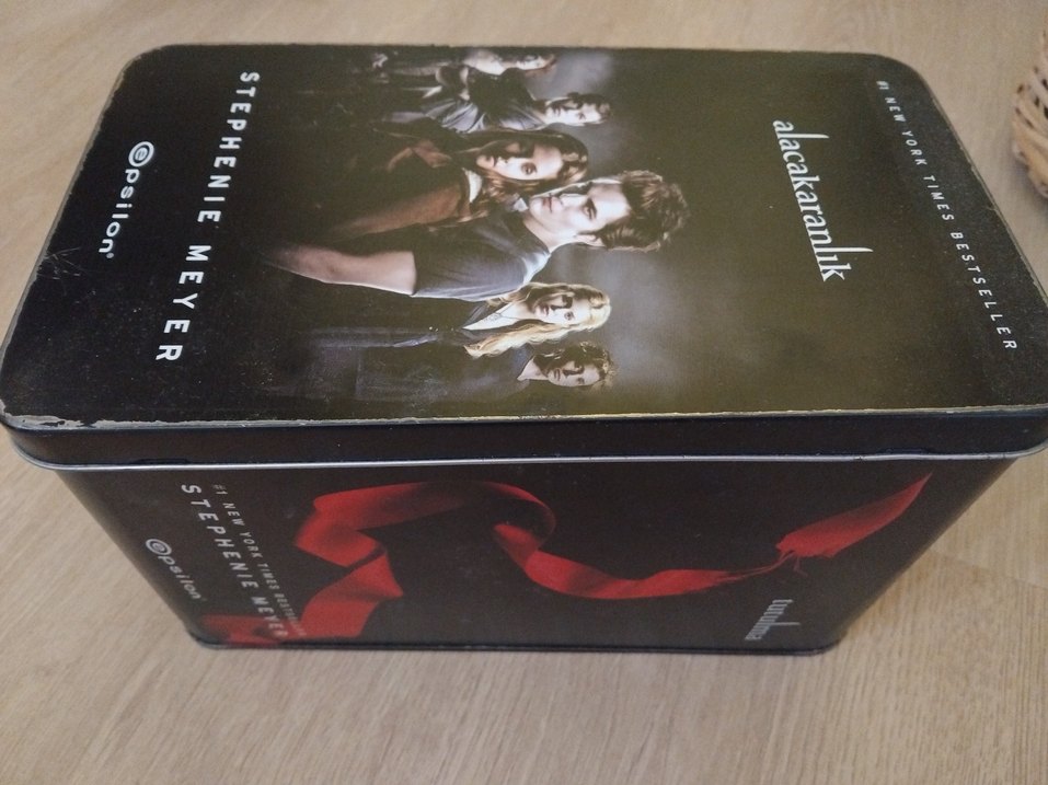 Alacakaranlık Serisi Teneke Kutulu - Görsel 2