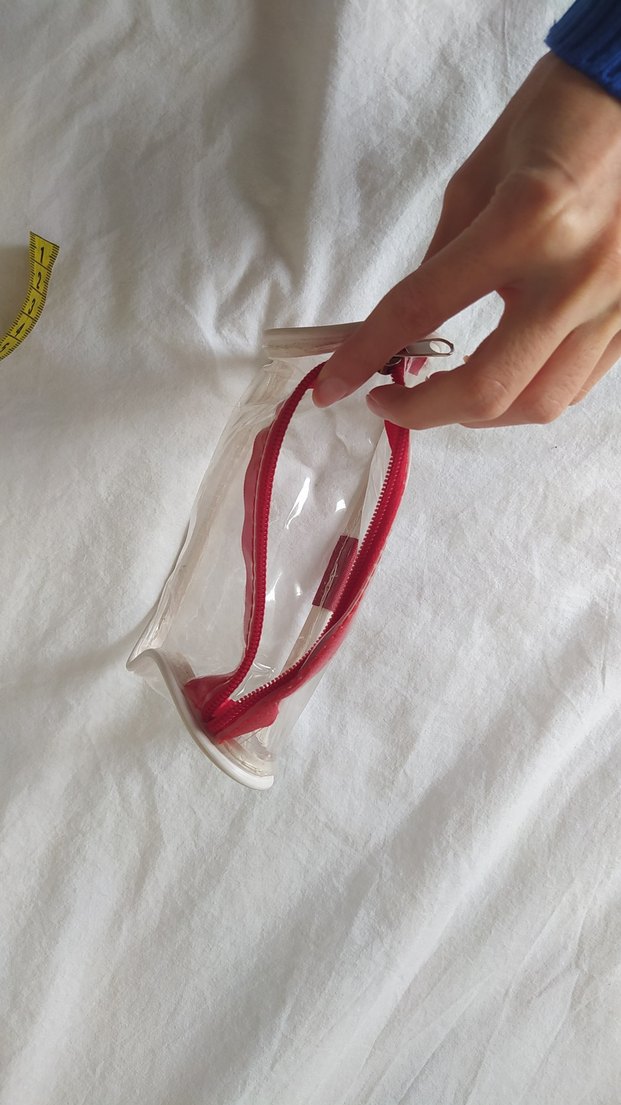 Kırmızı Fermuarlı Şeffaf Makyaj Çantası - Görsel 3