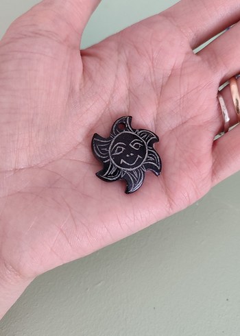 Siyah Güneş Figürlü kolye ucu - Görsel 2