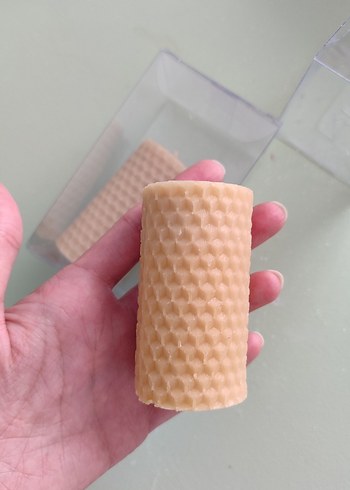 Bej Bal Peteği Desenli Mum Seti - Görsel 4