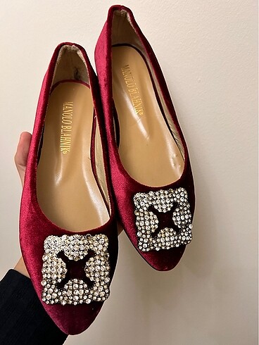 Manolo Blahnik Bordo taşlı kadife babet