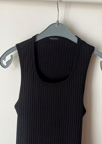 Siyah Pliseli Kolsuz Midi Triko Elbise - Görsel 2