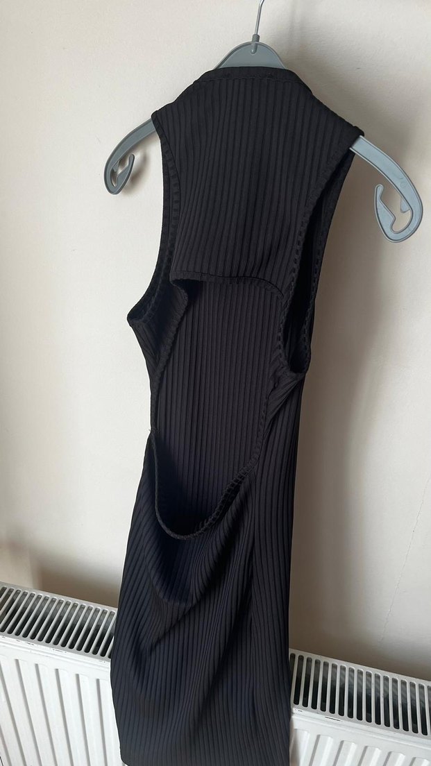 Siyah Pliseli Kolsuz Midi Triko Elbise - Görsel 3