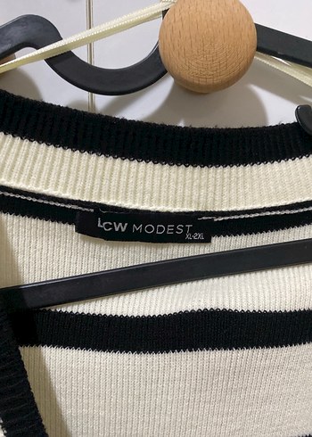 Kadın Beyaz Siyah Çizgili V Yaka Hırka - Görsel 3