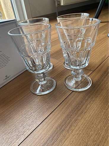 Beden beyaz Renk Madame coco perline 4 lü kadeh seti