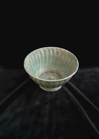 Kıvrımlı hatlara sahip Osmanlı dev bakır kase - Görsel 3