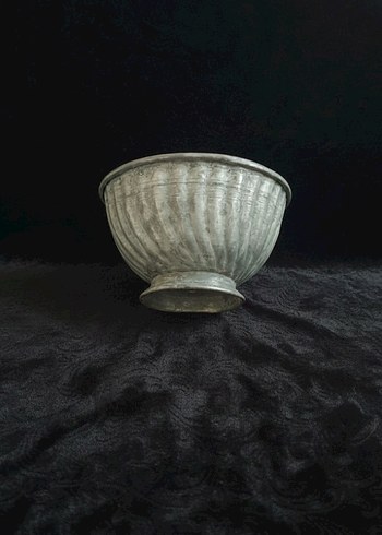 Kıvrımlı hatlara sahip Osmanlı dev bakır kase - Görsel 2