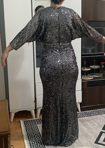 Siyah Parlak Yılan Desenli Uzun Abiye Elbise - Görsel 4