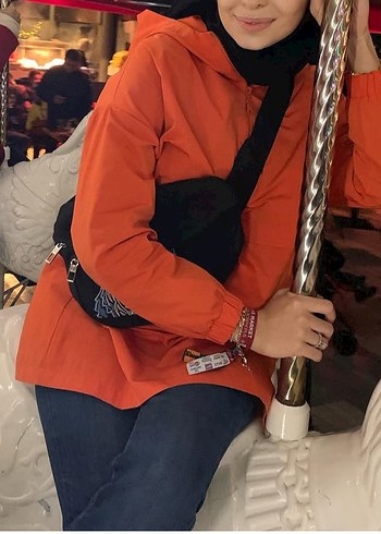 Nar çiçeği Kapüşonlu Yağmurluk