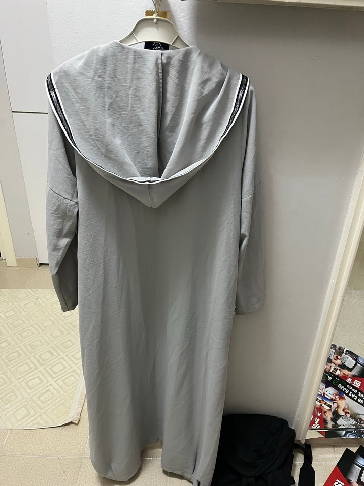 Gri Kadın Uzun Salaş Kapüşonlu Elbise - Görsel 2