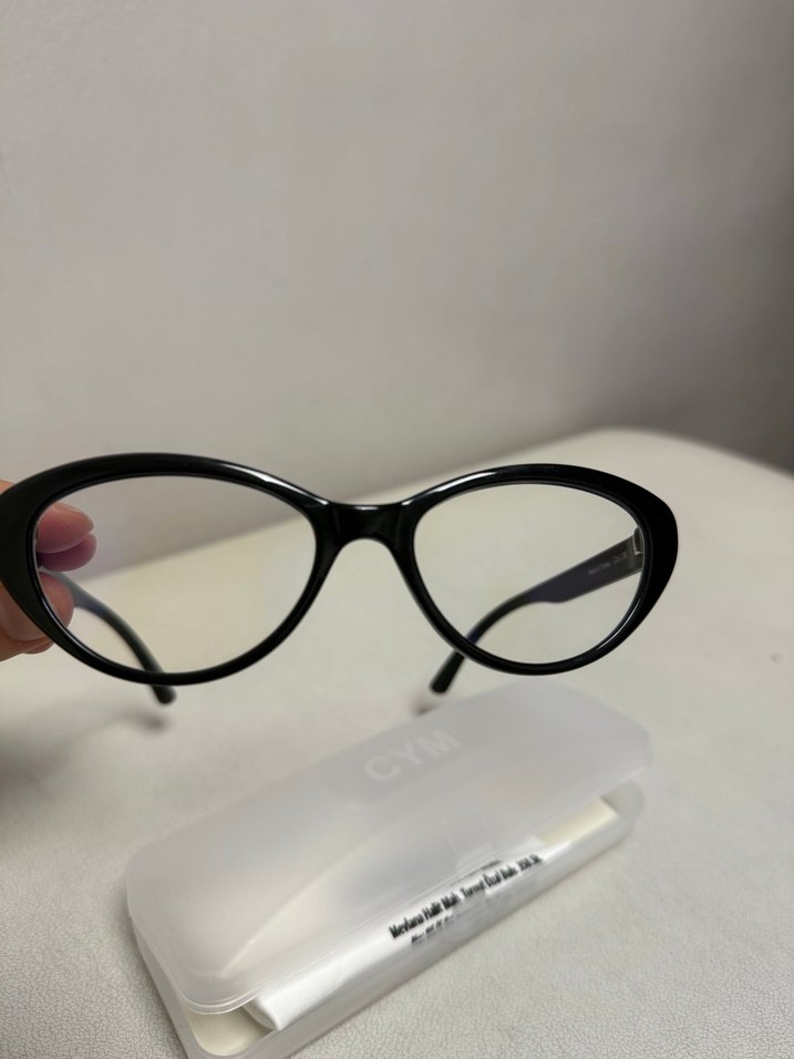 Siyah Parlak Minimalist Kadın Gözlüğü - Görsel 2