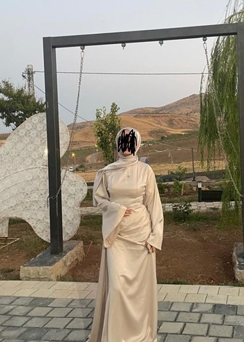 Uzun Beyaz Drapeli Kadın Elbise