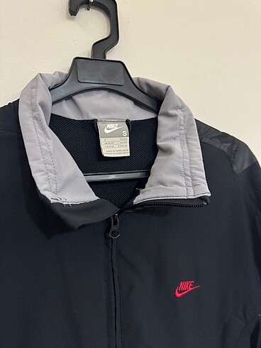 Nike NİKE ERKEK YAĞMURLUK /RÜZGARLIK/ EŞOFMAN ÜSTÜ