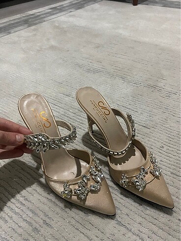 Zara Taşlı topuklu ayakkabı