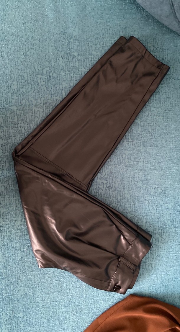 Kemer Detaylı Siyah Deri Kadın Pantolon - Görsel 2