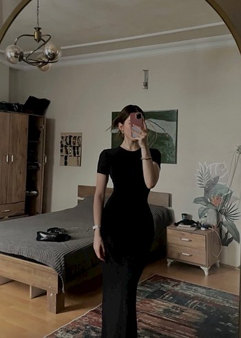 Siyah Yüksek Yakalı Transparan boydan Elbise