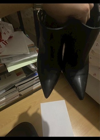Tokalı Siyah Deri Stiletto Topuklu Bot - Görsel 2