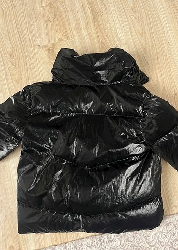 Siyah Parlak Şişme Kadın Mont - Görsel 4