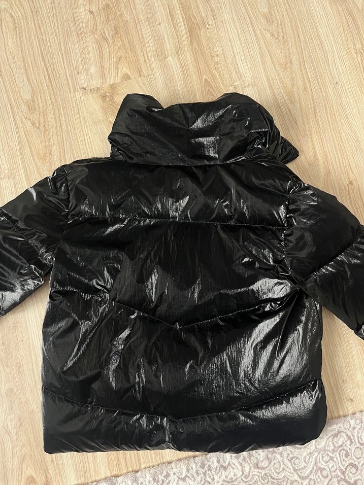 Siyah Parlak Şişme Kadın Mont - Görsel 4