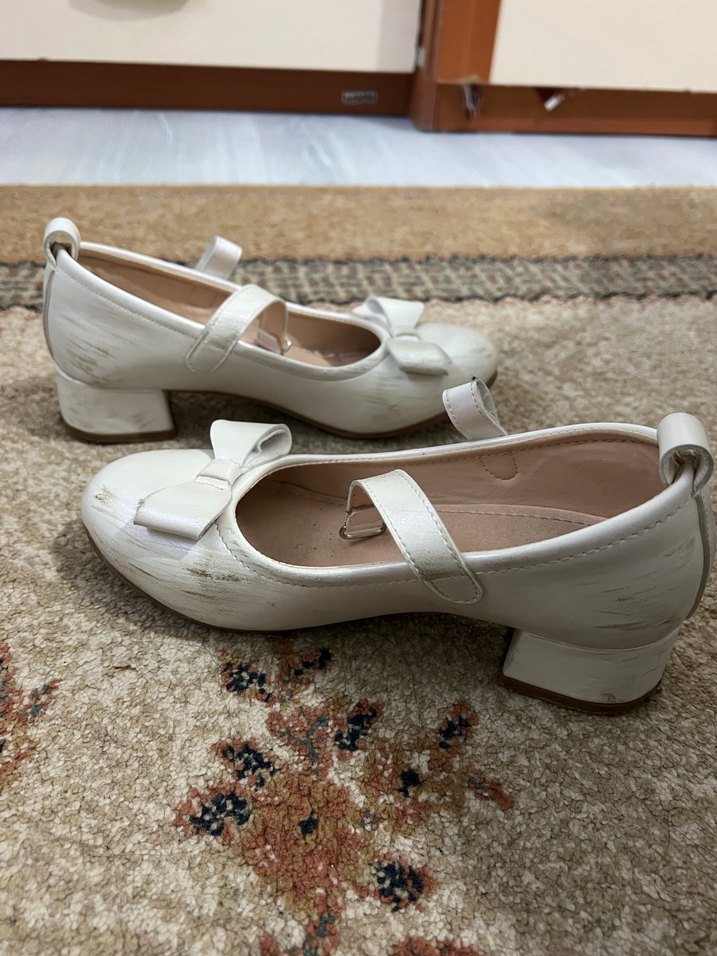 Kız Çocuk Beyaz Tokalı Babet Ayakkabı - Görsel 2