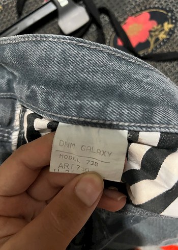 Gri Bol Kesim Kemerli Erkek Kot Pantolon - Görsel 4