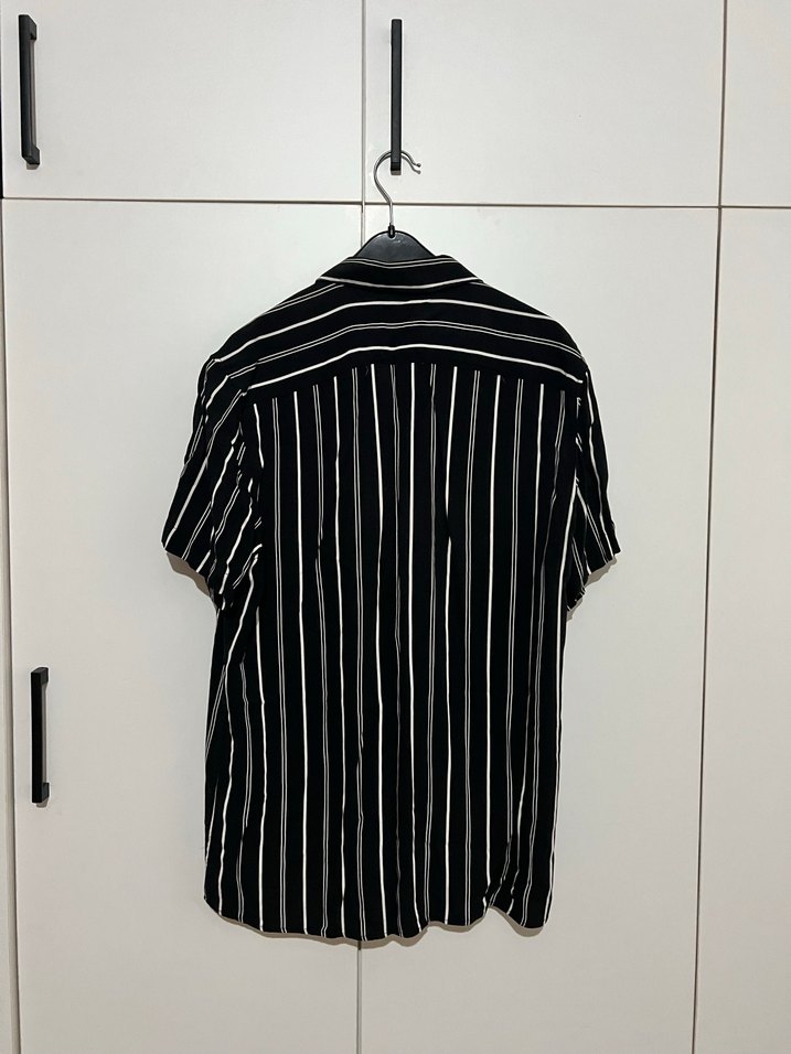 Düğmeli Siyah Çizgili Keten Erkek Gömlek - Görsel 2