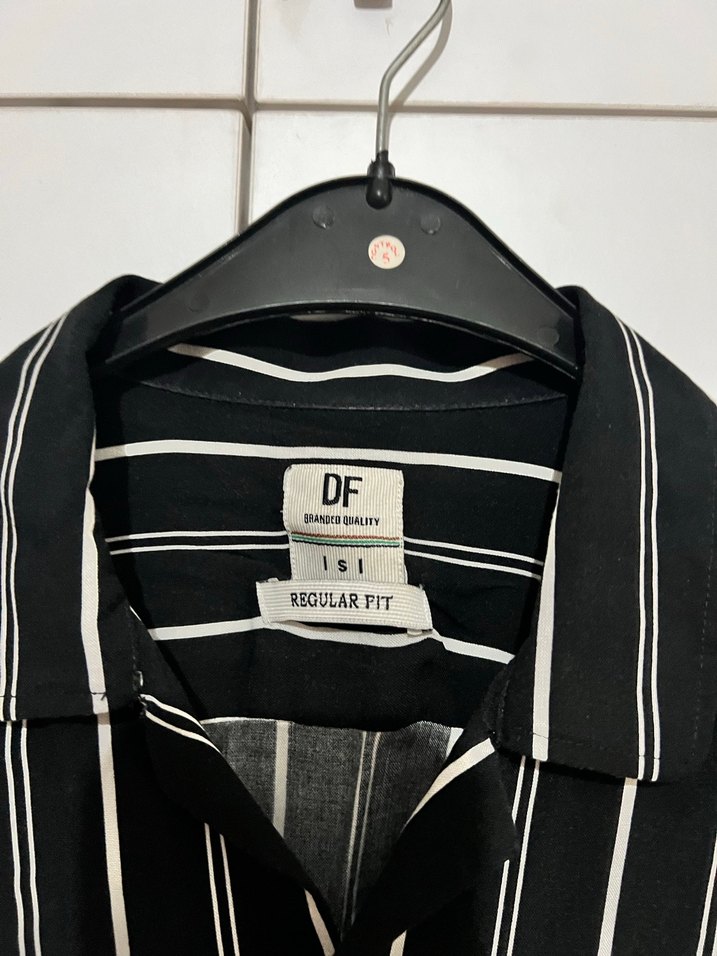 Düğmeli Siyah Çizgili Keten Erkek Gömlek - Görsel 3