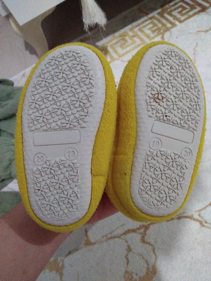 Sarı Nakışlı Kız Çocuk Ev Terliği - Görsel 3