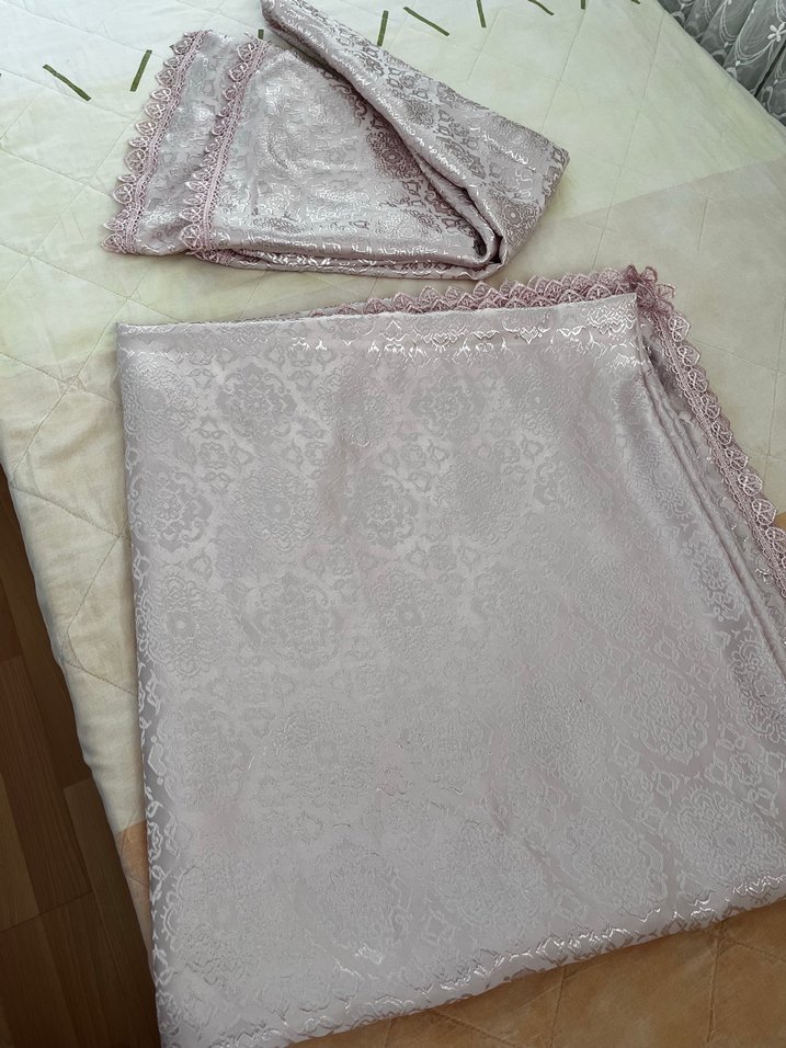 İşlemeli Gri-Pembe Masa Örtüsü - Görsel 3