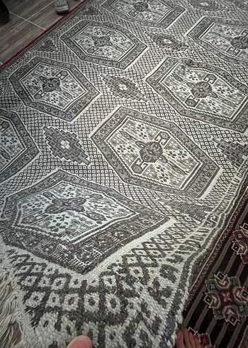 Koyu Renkli Çok Desenli Geleneksel Halı - Görsel 2