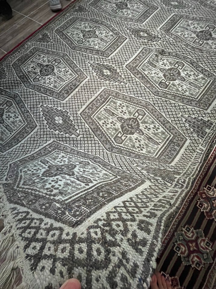 Koyu Renkli Çok Desenli Geleneksel Halı - Görsel 2