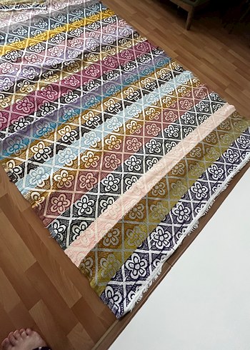 Çok Renkli Batik Desenli Halı - Görsel 2