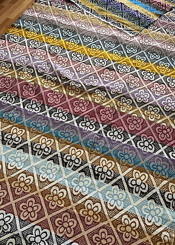 Çok Renkli Batik Desenli Halı - Görsel 4