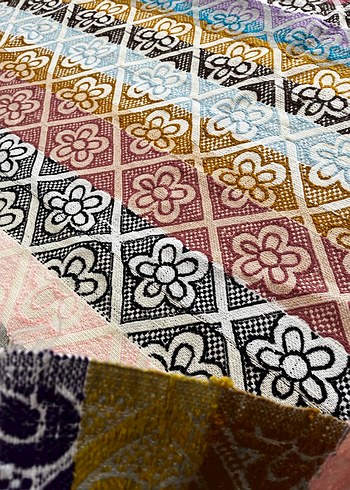 Çok Renkli Batik Desenli Halı - Görsel 7