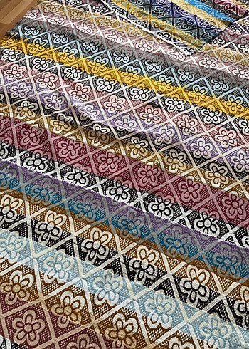 Çok Renkli Batik Desenli Halı - Görsel 5