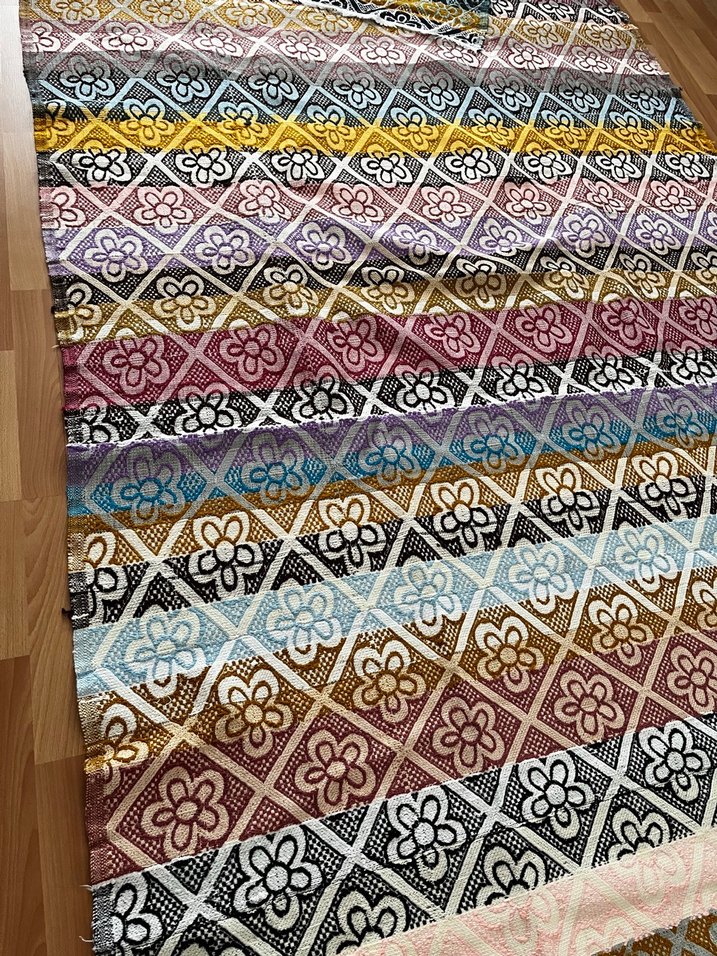 Çok Renkli Batik Desenli Halı - Görsel 3