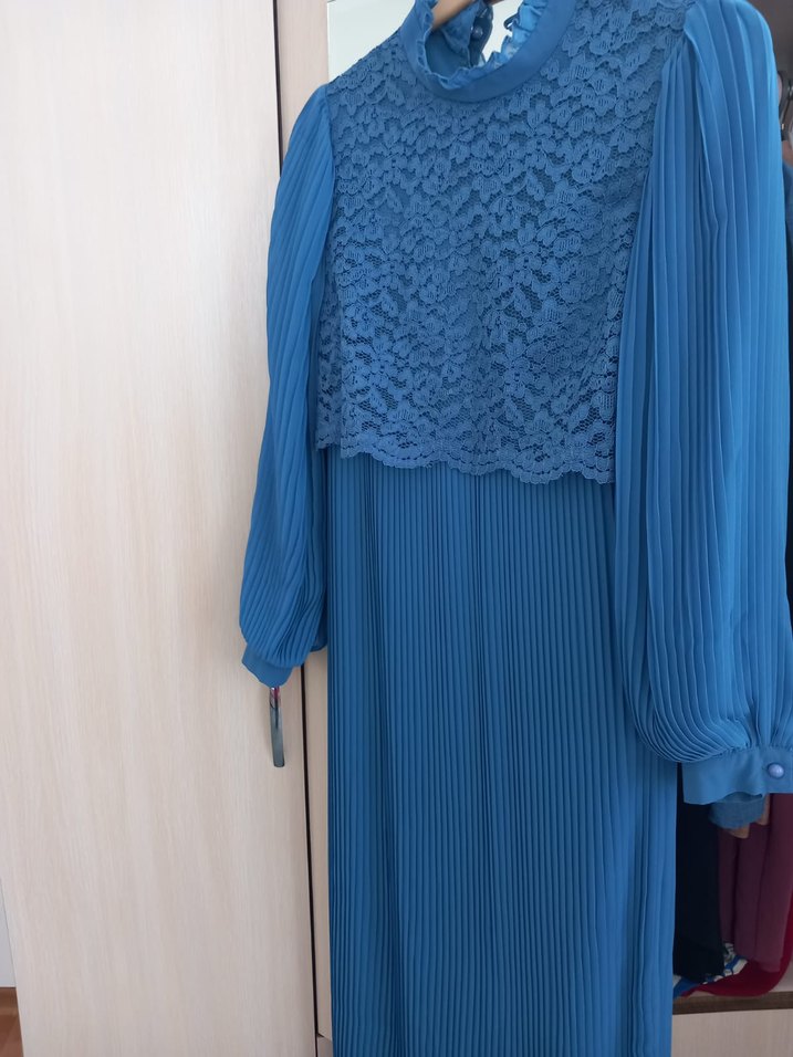 Uzun Kollu Mavi Pilili Uzun Elbise - Görsel 3