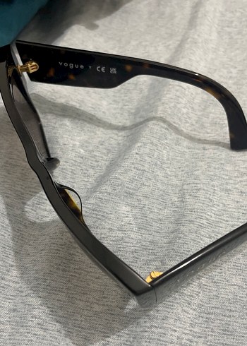 Vogue Klasik Kadın Güneş Gözlüğü - Görsel 4