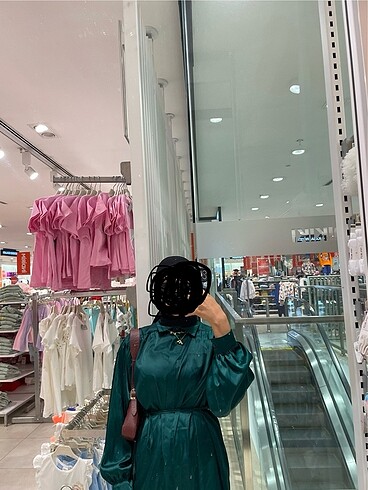 Zümrüt yeşili saten gömlek - Görsel 4