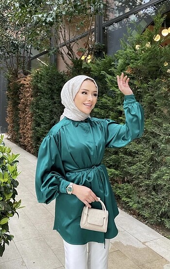 Zümrüt yeşili saten gömlek - Görsel 2